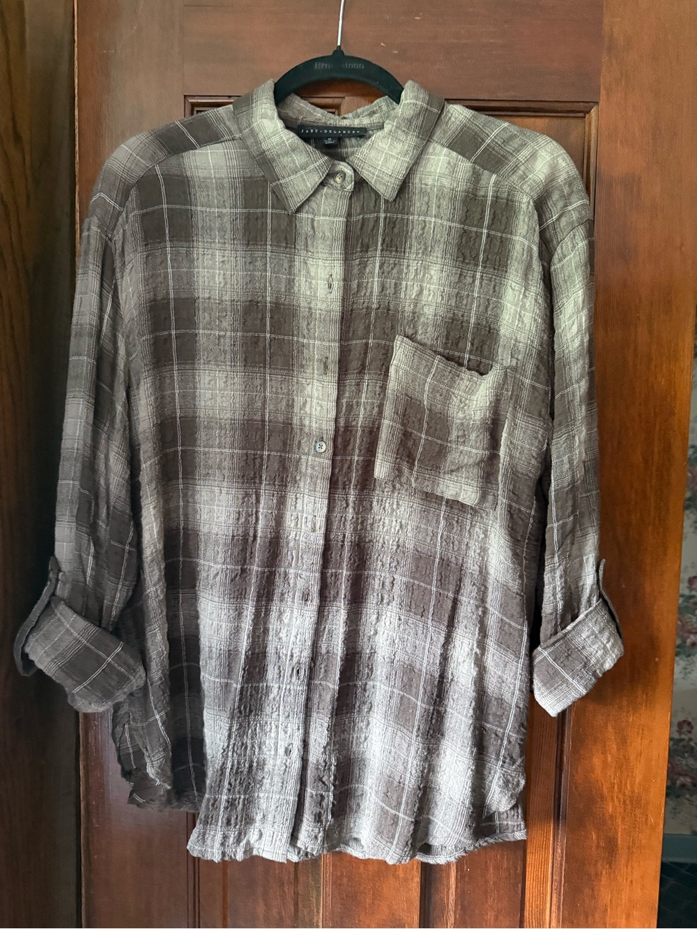 Casual Brown Plaid Button-Up Shirt - Lightweight Women’s Shirt M